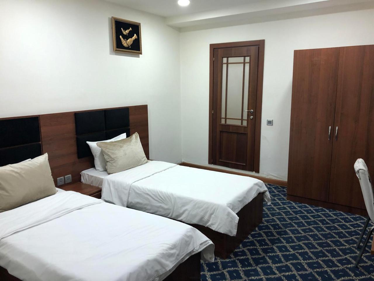 Demir Yol Plaza Hotel Bakoe Buitenkant foto